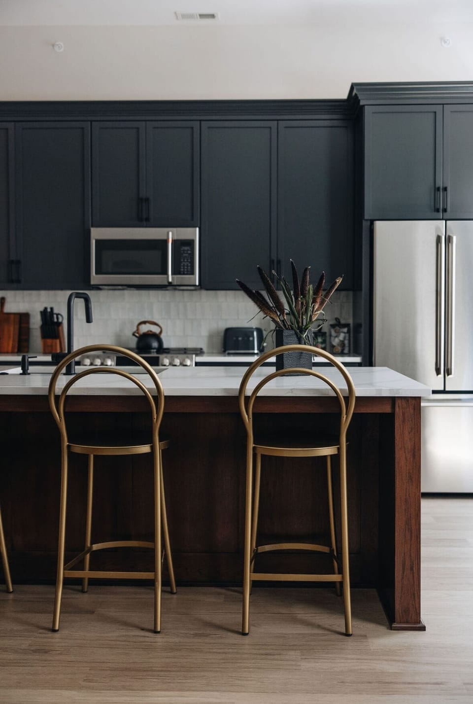 Luxury Apartment, Non Smoking, Kitchen | Private kitchen | Full-size fridge, microwave, oven, stovetop