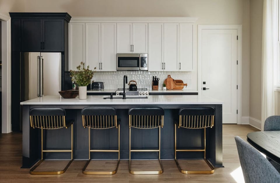 Luxury Suite, Non Smoking, Kitchen | Private kitchen | Full-size fridge, microwave, oven, stovetop