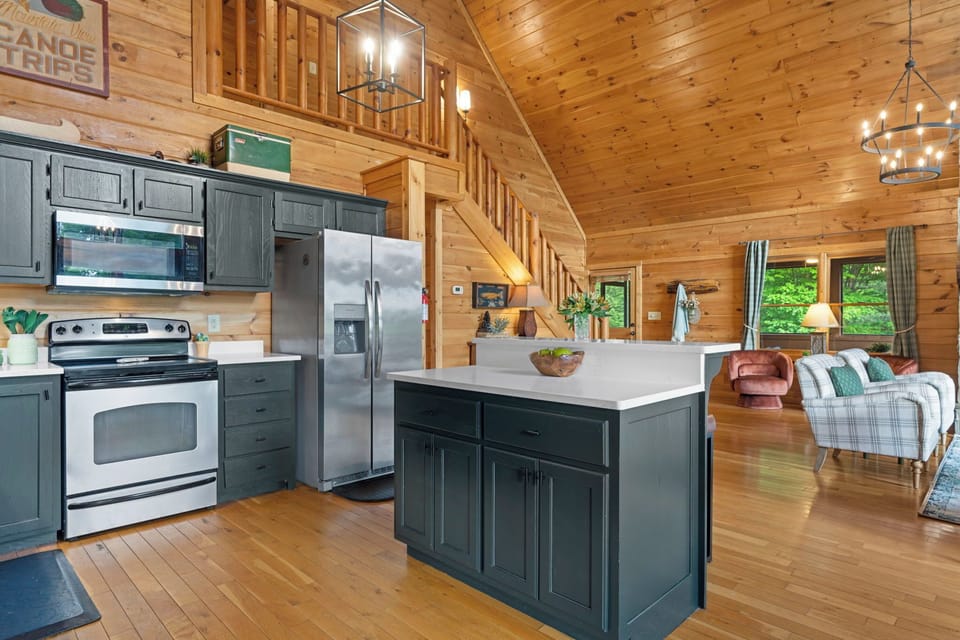 Luxury Cabin, Mountain View | Private kitchen | Full-size fridge, microwave, oven, stovetop