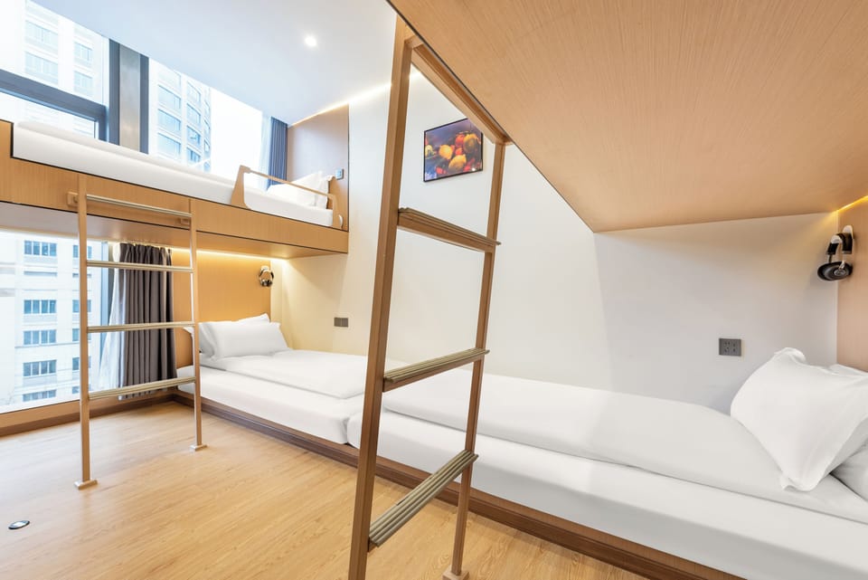 Family Room (Shared bathroom)(No window) | Laptop workspace, free WiFi