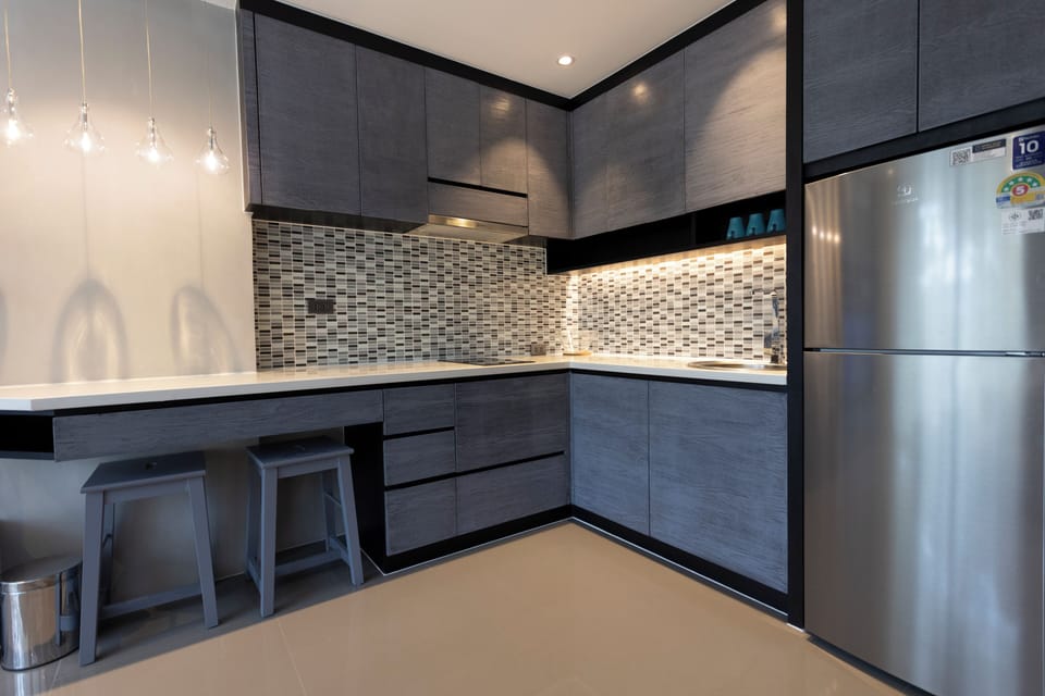 Basic Condo, Pool View | Private kitchen