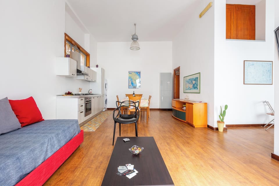 Apartment | Living area | 1-cm flat-screen TV with digital channels