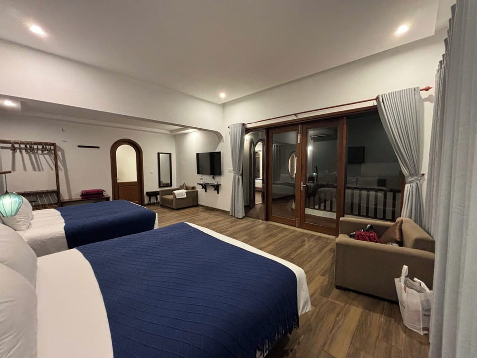 Family Villa | Premium bedding, desk, WiFi (free), bed sheets