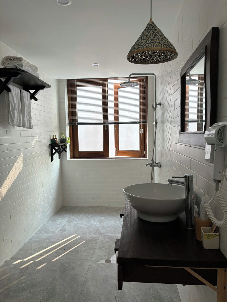 Family Villa | Bathroom | Shower, hair dryer, slippers, bidet