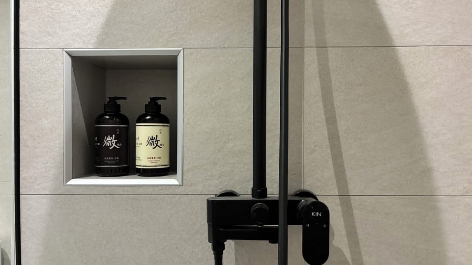 Superior Double Room | Bathroom | Shower, hydromassage showerhead, hair dryer, slippers