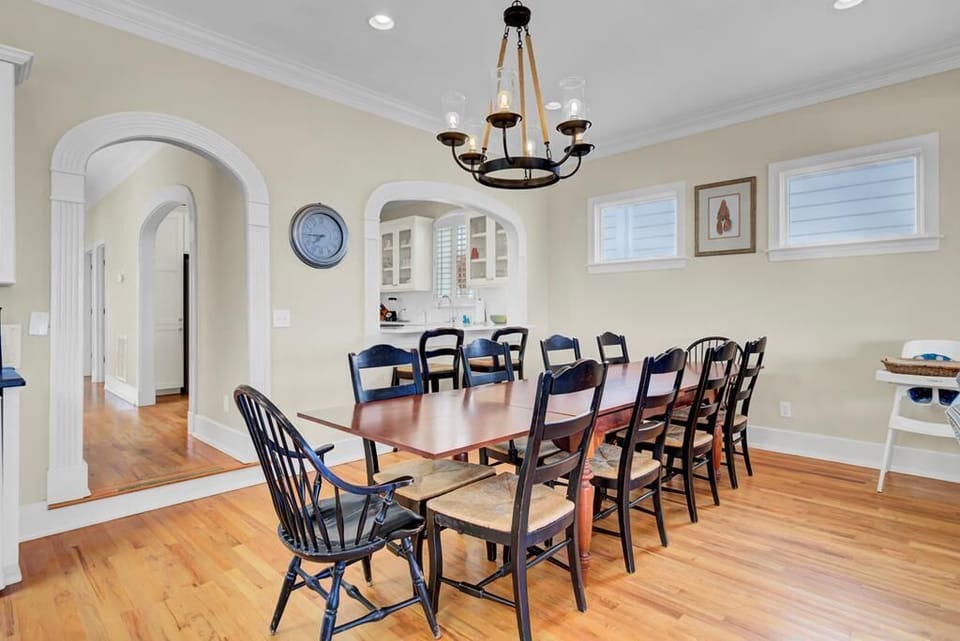 Dining Room for 12 Guests