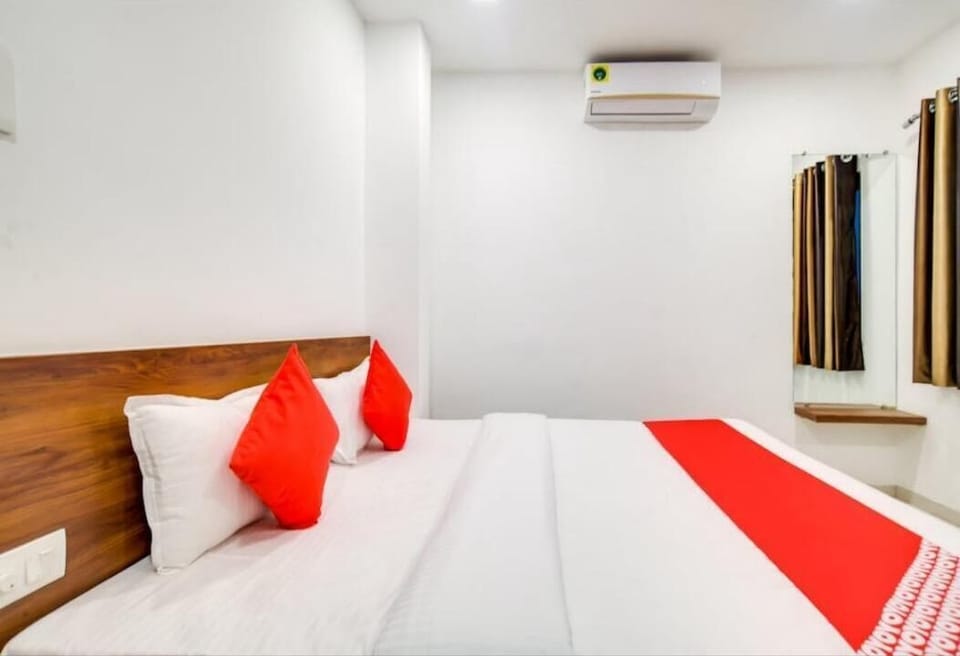 Deluxe Room | Laptop workspace, WiFi (free)