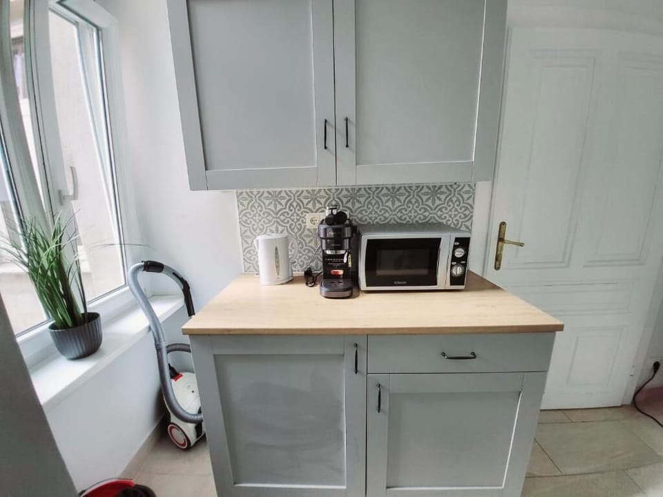Apartment, 1 Bedroom | Microwave
