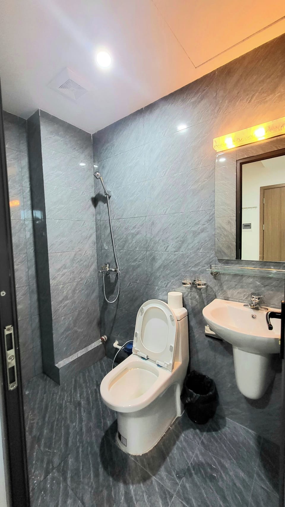 Basic Suite, Refrigerator, City View | Bathroom | Shower, free toiletries, hair dryer, slippers
