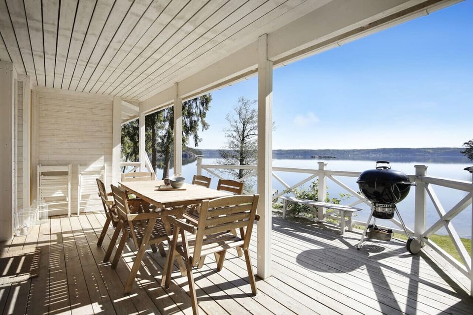 Large outside living area with spectacular views and table for six