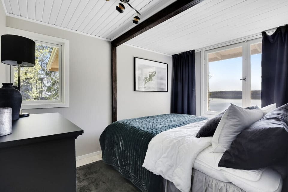 Cozy master bedroom with 160cm bed...