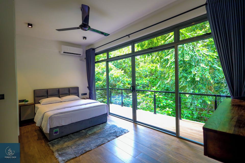 Deluxe Double Room, 1 Queen Bed, Balcony, Lake View | Soundproofing