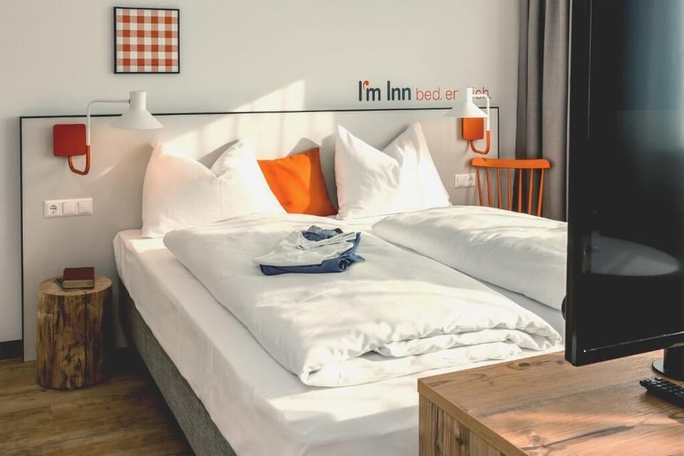 Classic Double Room | In-room safe, desk, WiFi (free), bed sheets