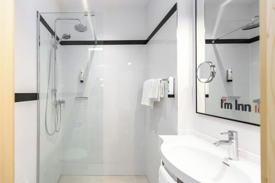 Classic Double Room | Bathroom | Shower, hair dryer, towels, soap