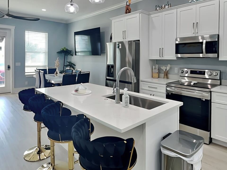 House, Multiple Beds, Patio, Partial Sea View (Ocean Pearl Villa - No Pets Allowed) | Private kitchen | Fridge, microwave, oven, stovetop