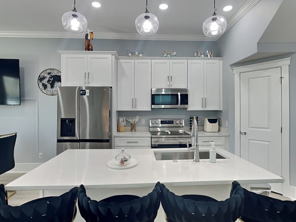 House, Multiple Beds, Patio, Partial Sea View (Ocean Pearl Villa - No Pets Allowed) | Private kitchen | Fridge, microwave, oven, stovetop