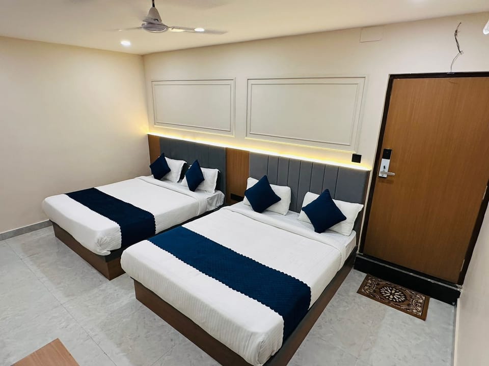 Family Double or Twin Room | Desk, laptop workspace, soundproofing, free WiFi