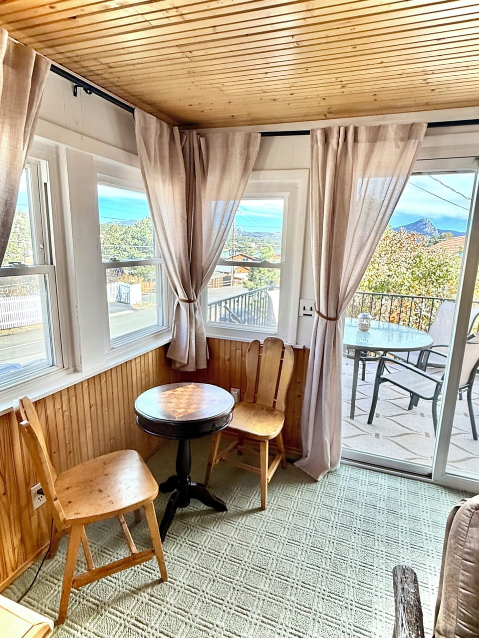 Sliding glass doors from the LR to the deck, the perfect place for summer meals.