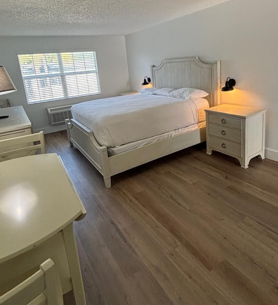 Standard Room | Iron/ironing board, bed sheets