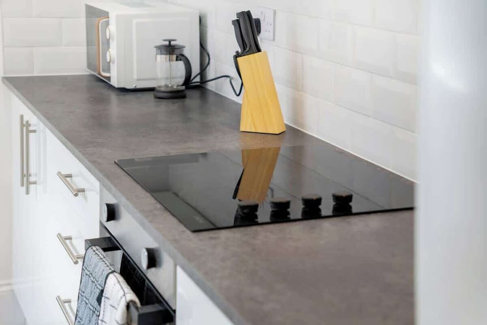 Cook with ease in the well-equipped kitchen, complete with a hob, oven, microwave, fridge/freezer, cookware, crockery, and utensils. Whether making a light snack or a family dinner, everything you need is at hand.