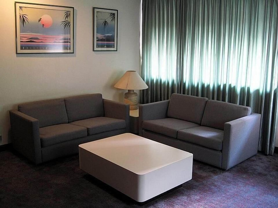 Comfort Room | Premium bedding, in-room safe, iron/ironing board, WiFi (free)