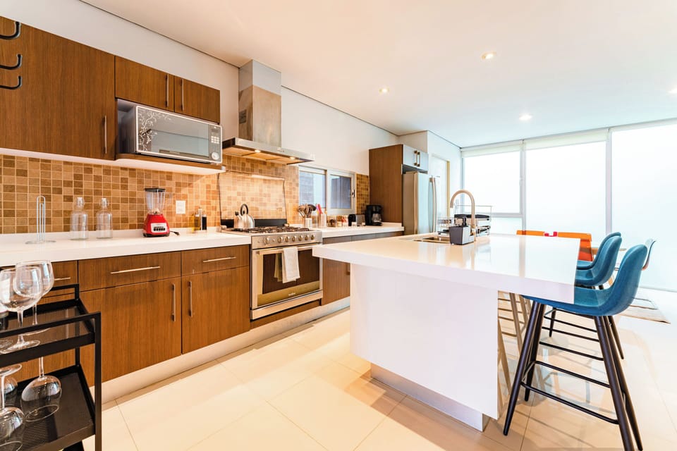 Executive Apartment, 3 Bedrooms, City View | Private kitchen