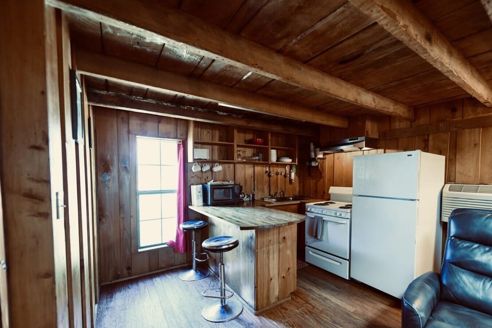 pg02_cabin_kitchen_interior_cindy_2024_09