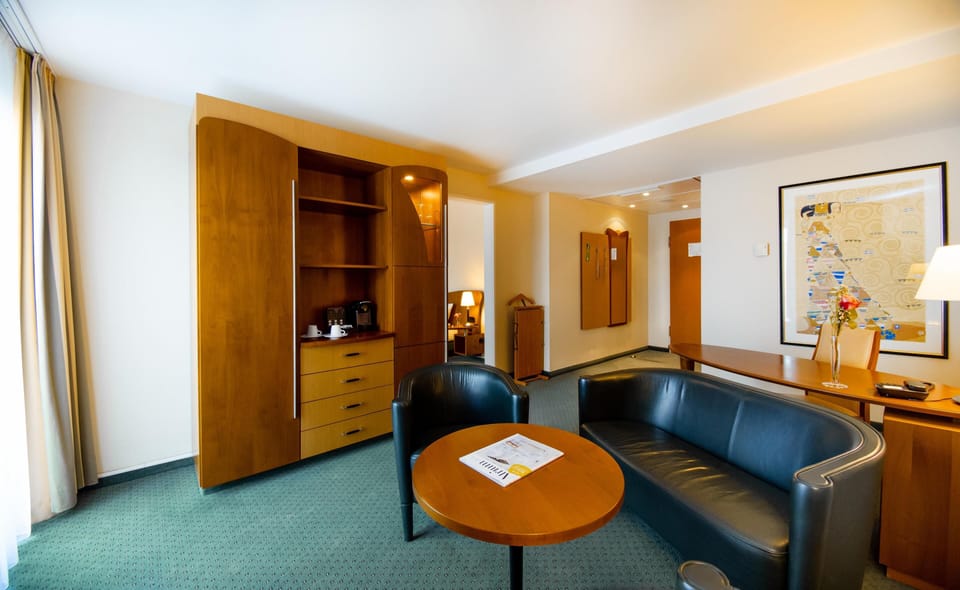Junior Suite | Select Comfort beds, in-room safe, desk, blackout drapes