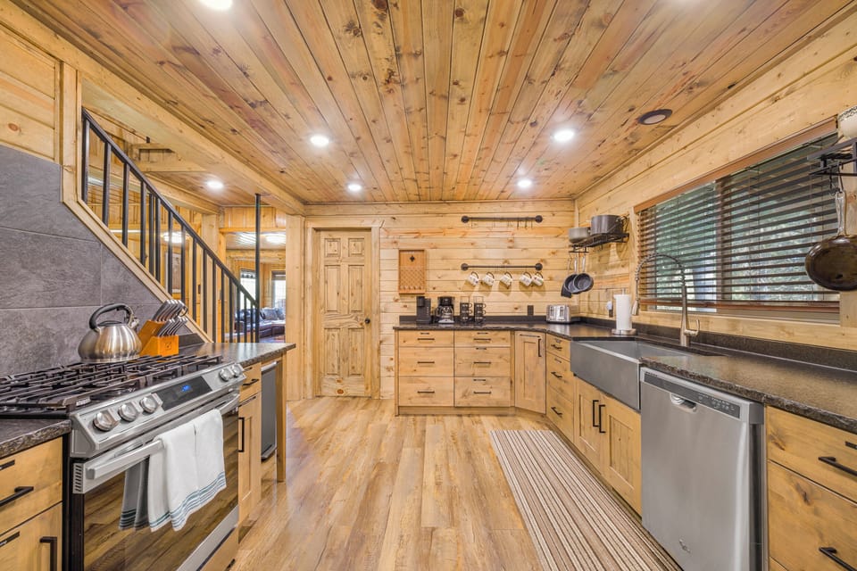 Cook up a storm in this fully stocked, modern kitchen