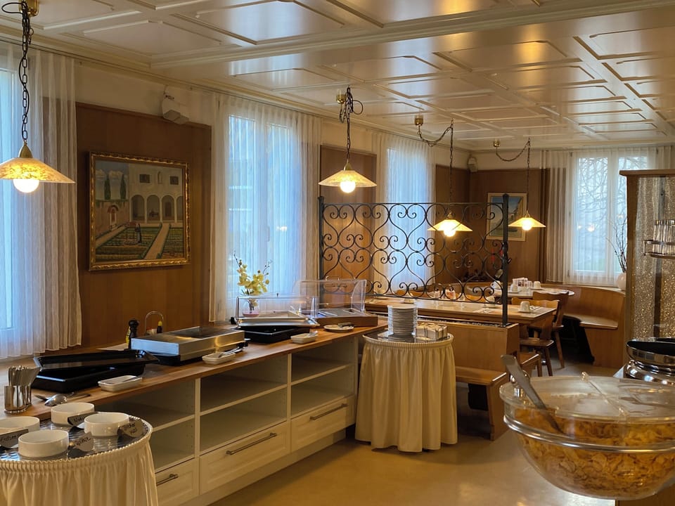 Daily buffet breakfast (CHF 12 per person)