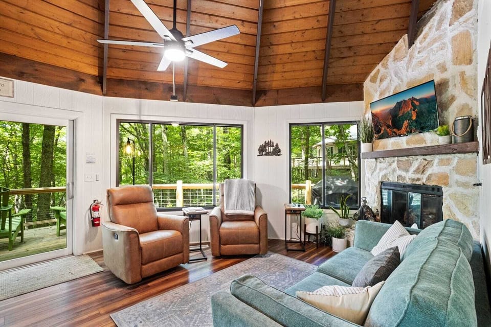 Modern Comfort in the Living Room