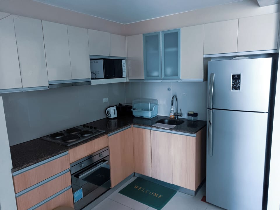 Condo, Balcony, City View | Private kitchen