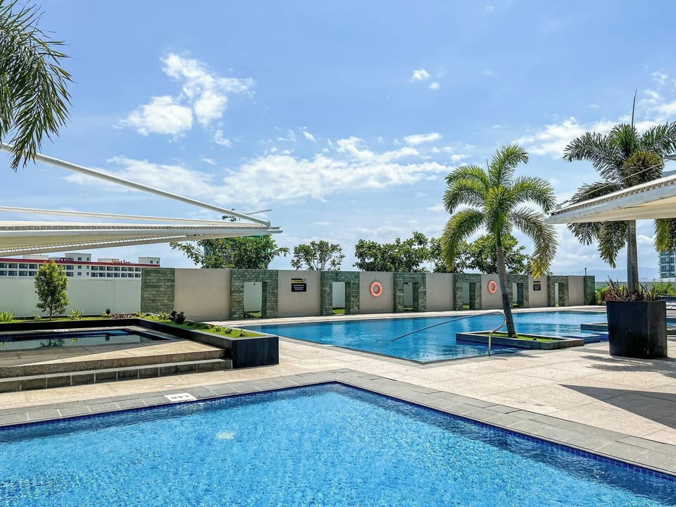 8 outdoor pools