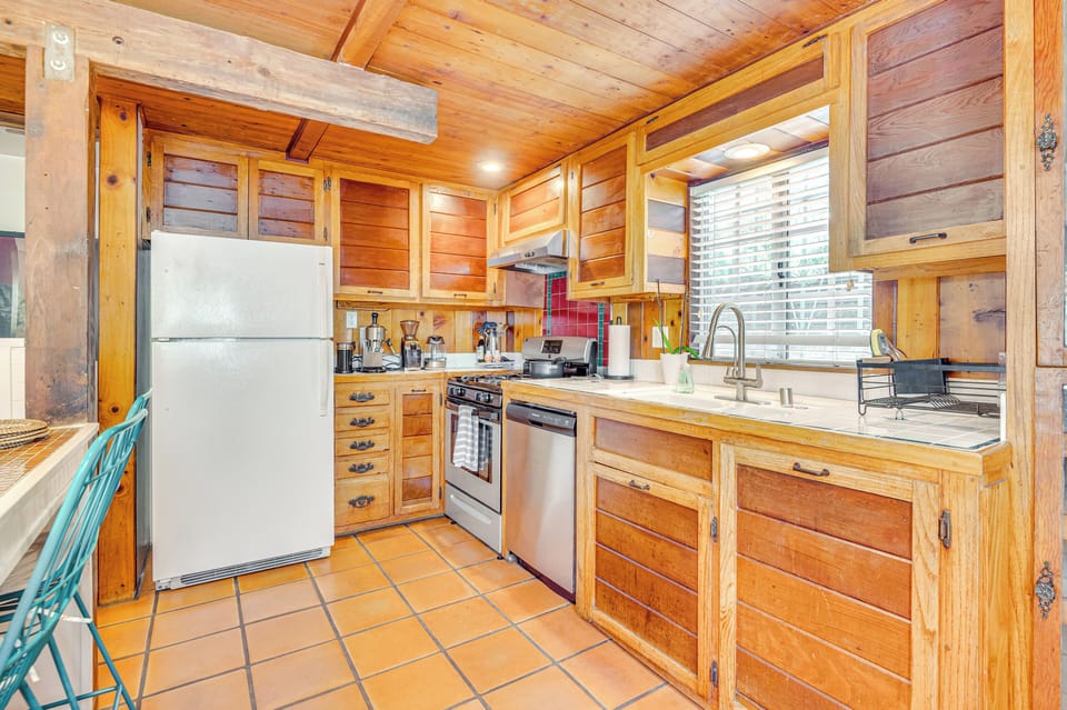 Kitchen | Single-Story Cottage | Central Heating & A/C