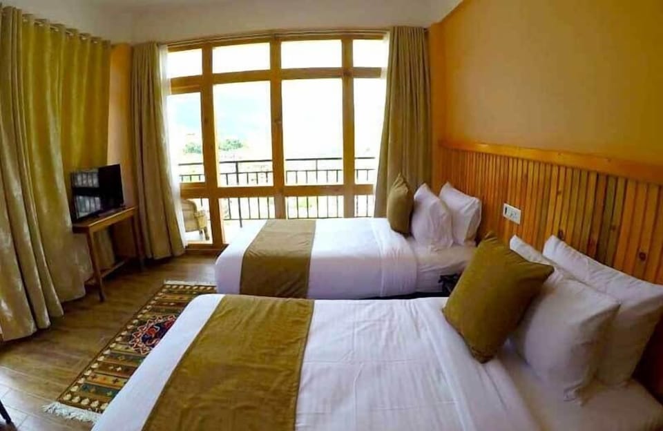 Deluxe Double or Twin Room, Balcony, Valley View | Desk, laptop workspace, WiFi (free)