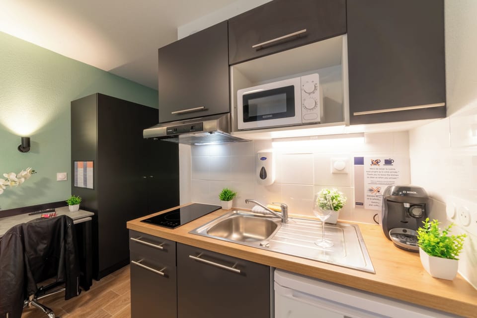 Mini-fridge, microwave, stovetop, cookware/dishes/utensils