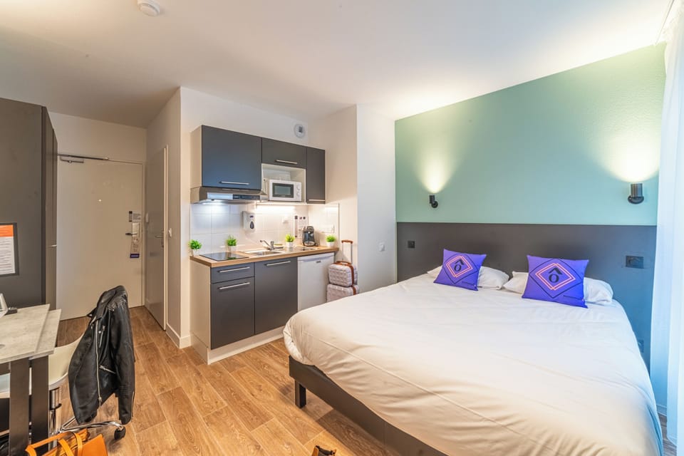Double Room | Desk, laptop workspace, free WiFi, bed sheets