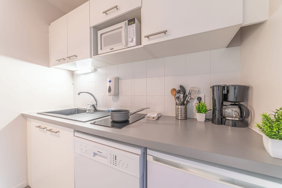 Mini-fridge, microwave, stovetop, cookware/dishes/utensils