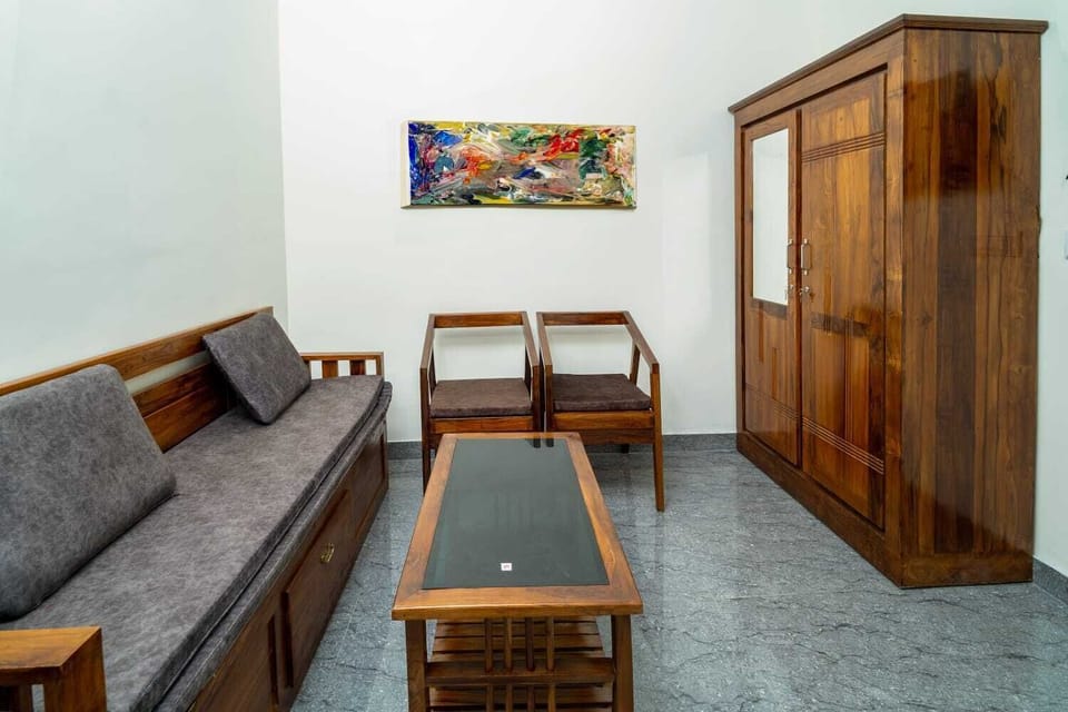 Suite | Egyptian cotton sheets, premium bedding, desk, free WiFi