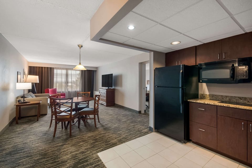 Suite, 1 King Bed, Non Smoking, Kitchen (Extended Stay) | Hypo-allergenic bedding, pillowtop beds, desk, blackout drapes