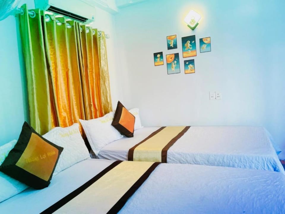 Double or Twin Room | Desk, blackout drapes, soundproofing, iron/ironing board