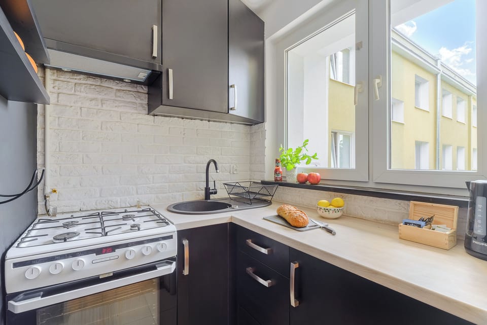 Classic Apartment, Balcony, Courtyard View | Private kitchen | Electric kettle
