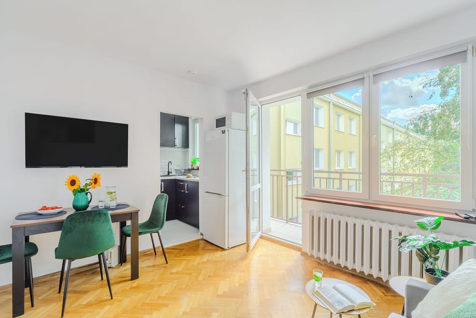 Classic Apartment, Balcony, Courtyard View | 1 bedroom, blackout drapes, iron/ironing board, WiFi (free)