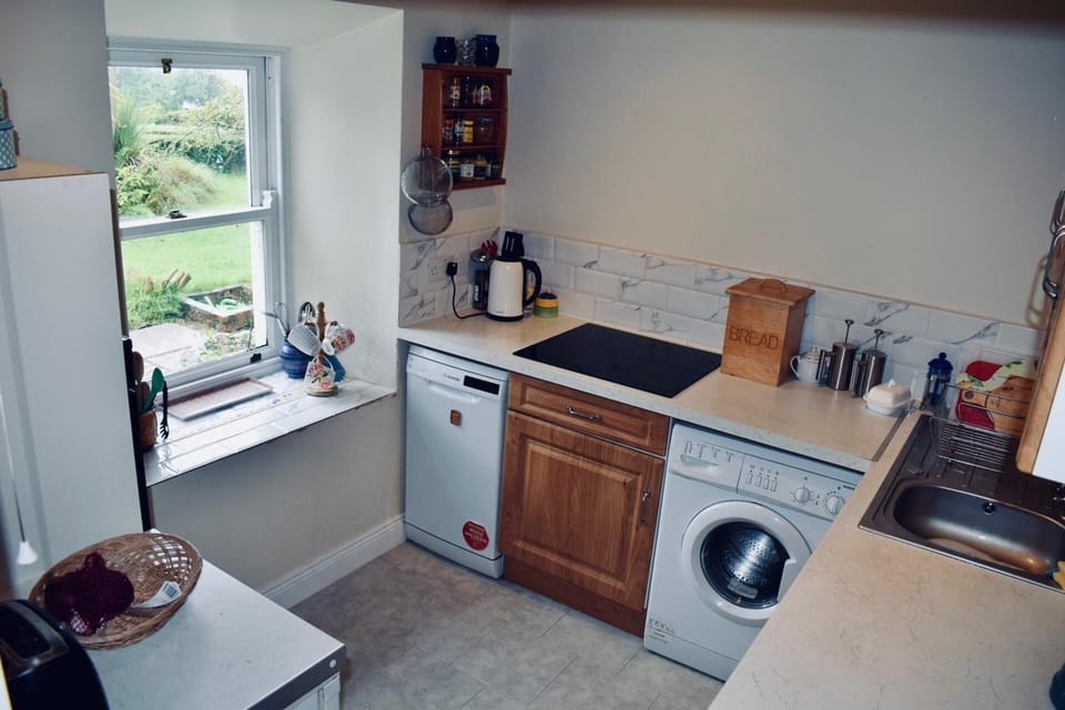 House | Private kitchen | Fridge, microwave, oven, stovetop