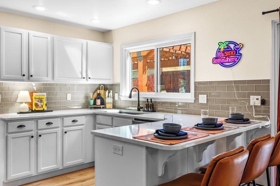 A full stocked kitchen to make any meal or cocktail for any occasion. We offer plenty of plates, drinks coffee bar and more!