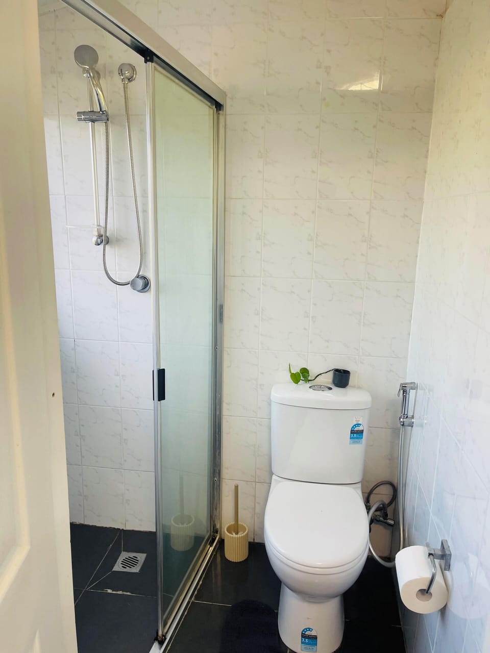 Super neat and clean Private bathroom
