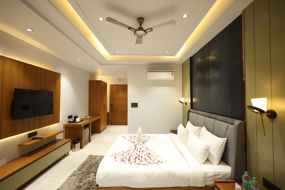 Minibar, desk, free WiFi, bed sheets