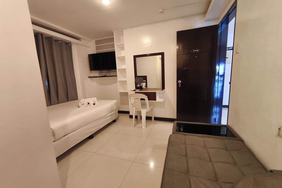 Standard Double Room | Free WiFi, bed sheets