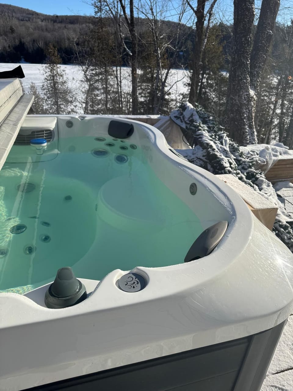 Hot tub with view of Lac St Pierre