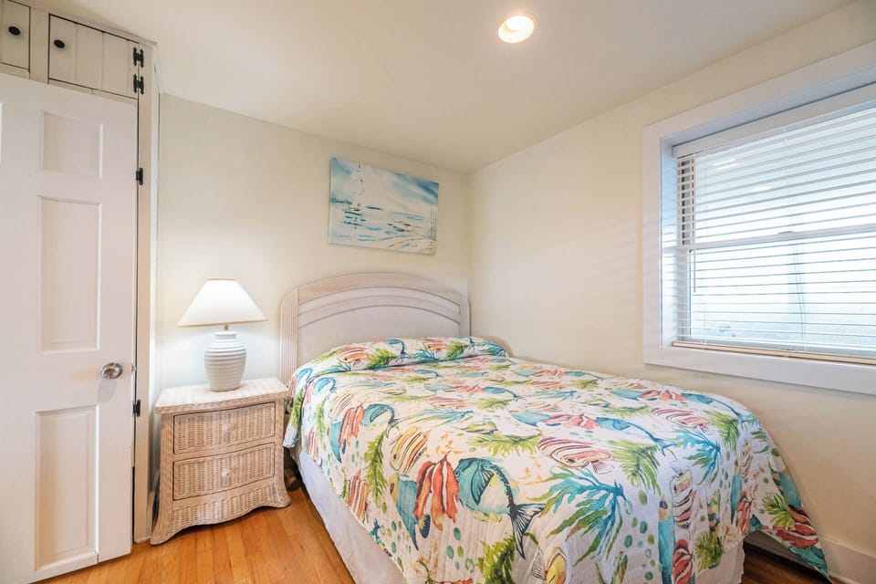 Lower Level Queen Bedroom